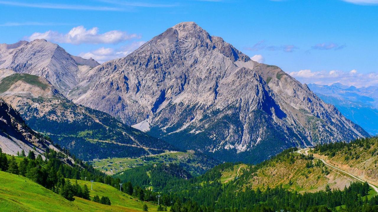 L'Etesy, rénové en 2021, pied des pistes et spa Monginevro Esterno foto