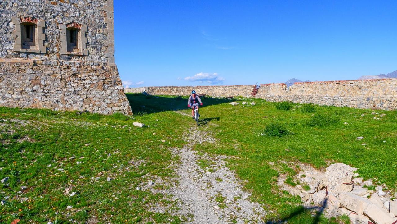 L'Etesy, rénové en 2021, pied des pistes et spa Monginevro Esterno foto